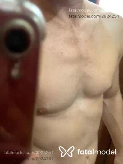 Acompanhante homem com cabelo castanho de olhos castanhos em Virtual Acompanhante homem com cabelo castanho de olhos castanhos em Virtual - Ricardo