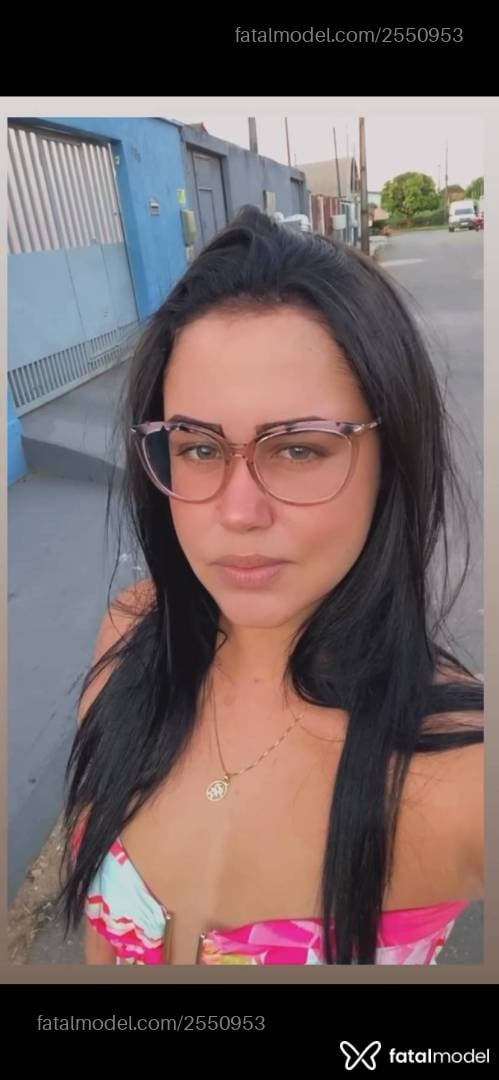 Acompanhante mulher com cabelo castanho de olhos castanhos em Ouro Preto do Oeste - Ana Silva