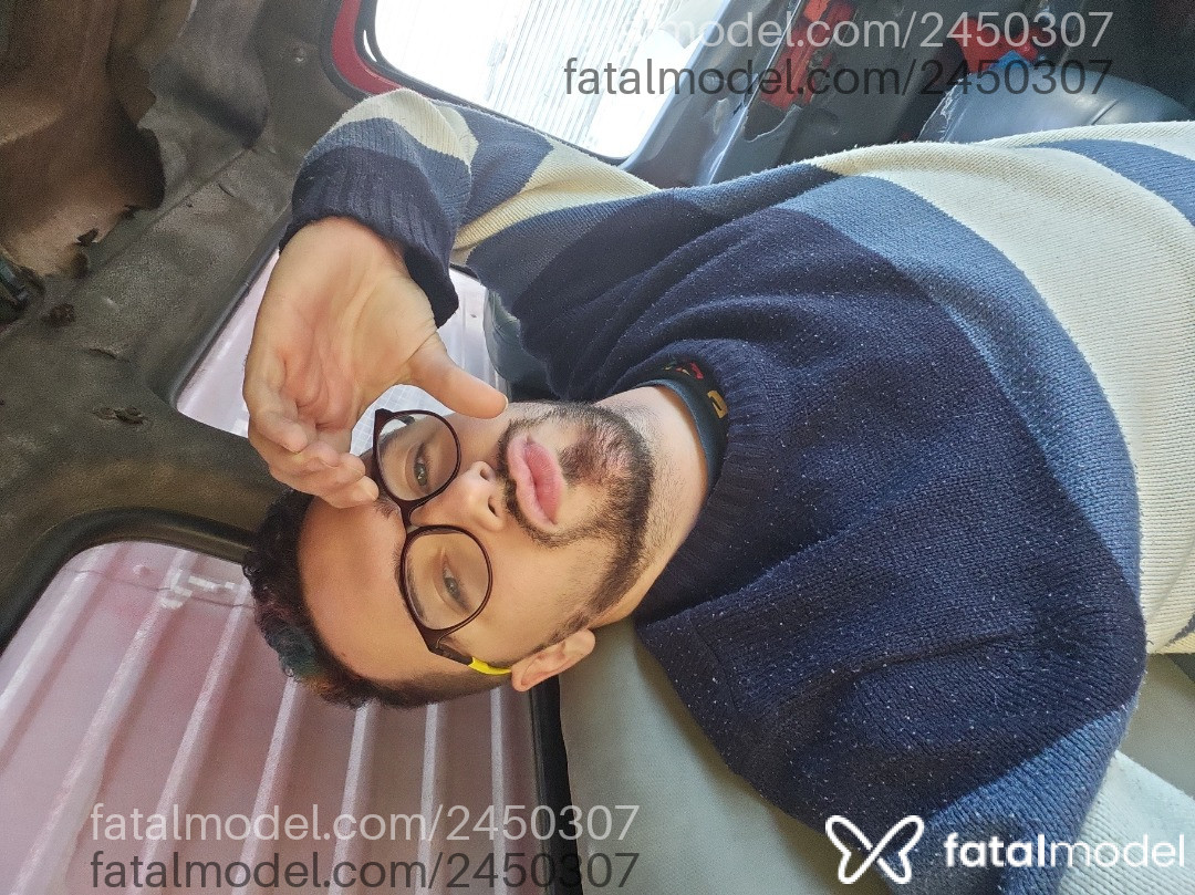 Acompanhante homem loira (o) de olhos verdes em Virtual - Dionísio