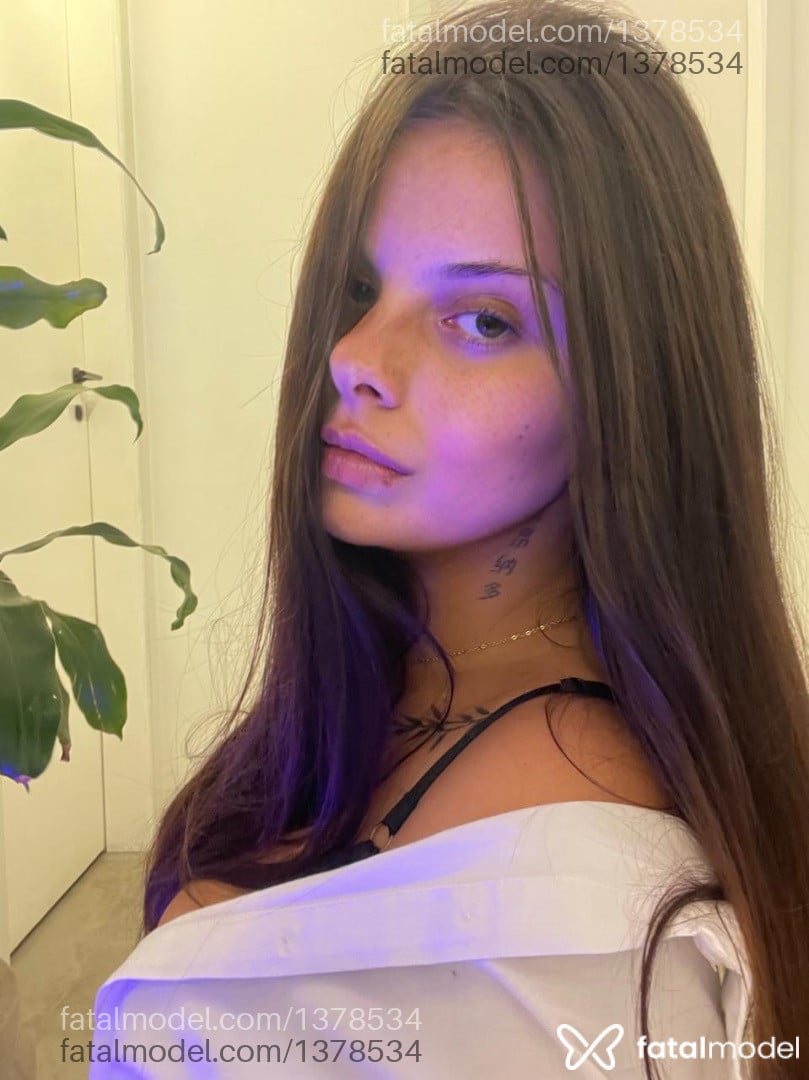 Acompanhante mulher morena (o) de olhos azuis em Londrina - Karina
