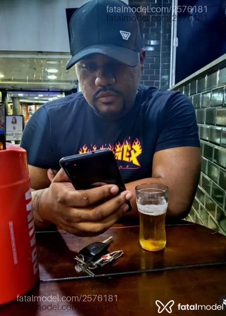 Acompanhante homem sem cabelo de olhos castanhos em Rio de Janeiro - Jota Silva