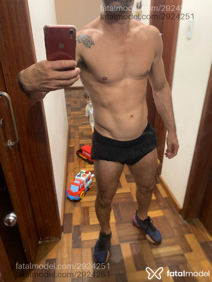 Acompanhante homem com cabelo castanho de olhos castanhos em Virtual Acompanhante homem com cabelo castanho de olhos castanhos em Virtual - Ricardo