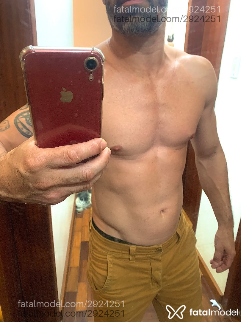 Acompanhante homem com cabelo castanho de olhos castanhos em Virtual Acompanhante homem com cabelo castanho de olhos castanhos em Virtual - Ricardo