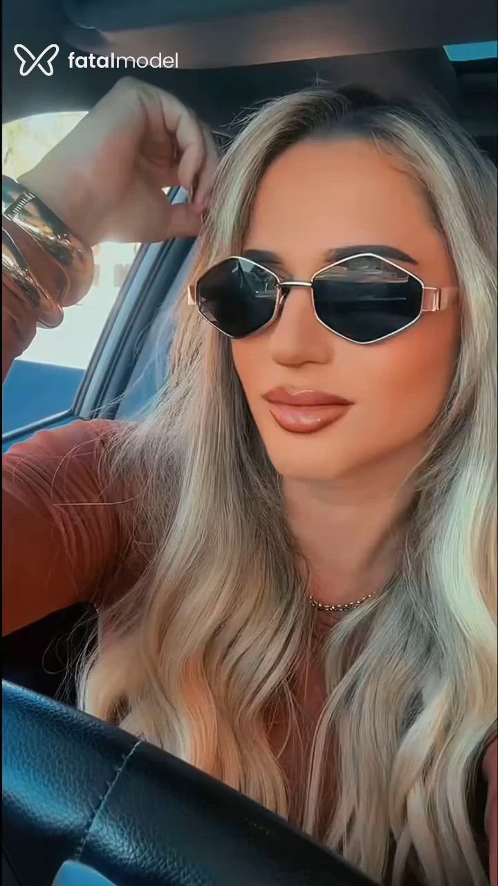 Acompanhante mulher loira (o) de olhos castanhos - Bianca Rios