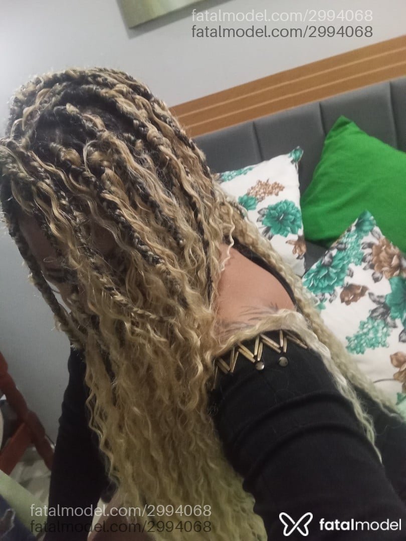 Acompanhante mulher loira (o) de olhos castanhos em Armação dos Búzios - Mirella sanches