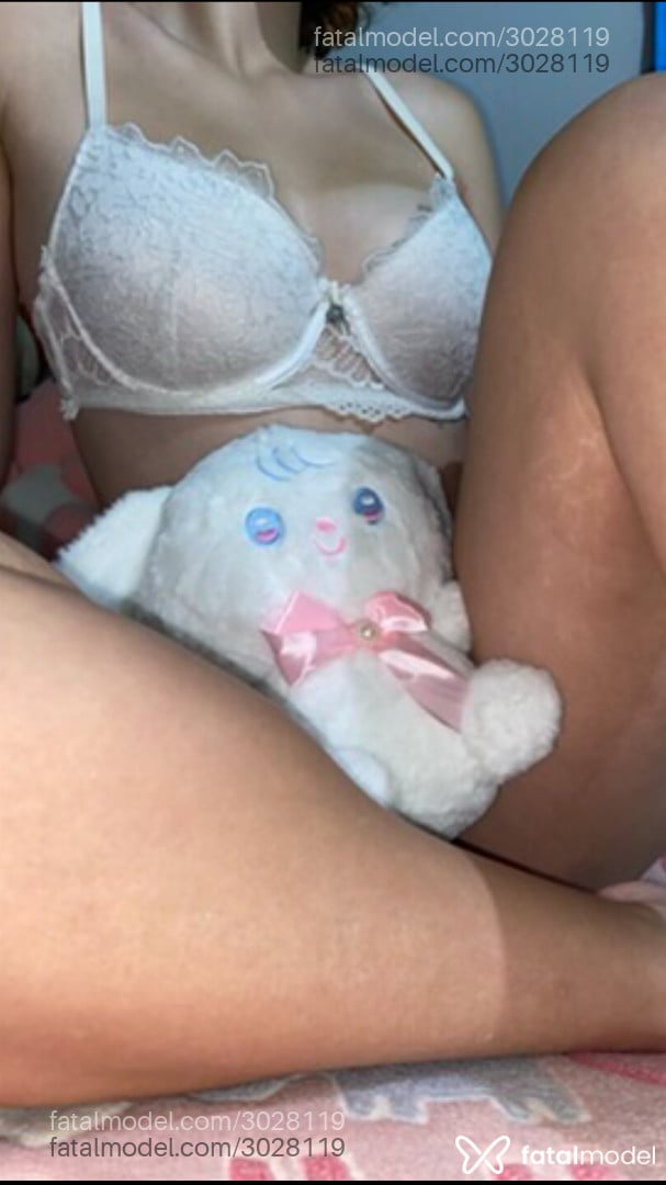 Acompanhante mulher com cabelo castanho de olhos castanhos em Virtual - Thaishot