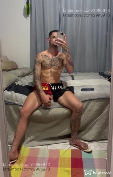 Acompanhante homem com cabelo castanho de olhos castanhos em Belo Horizonte - Motobooy