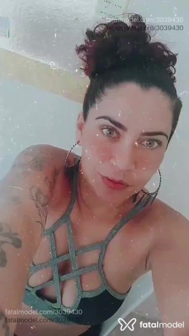 Acompanhante mulher com cabelo castanho de olhos verdes em Fortaleza - Sheylla Patty