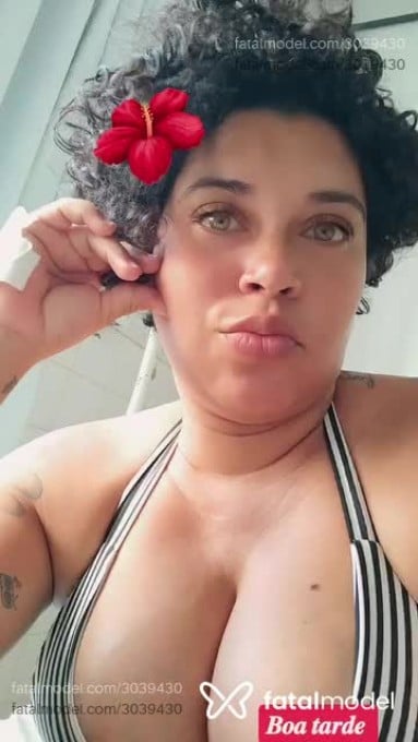 Acompanhante mulher com cabelo castanho de olhos verdes em Fortaleza - Sheylla Patty