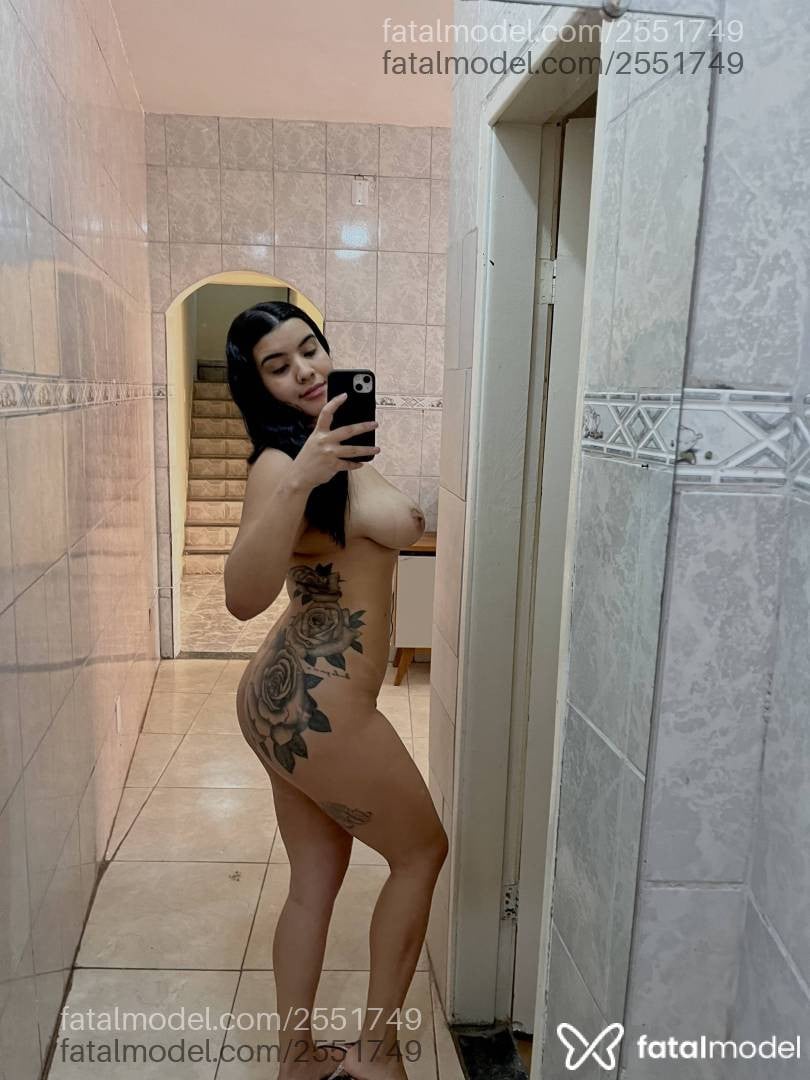 Acompanhante mulher morena (o) de olhos pretos - Lunna