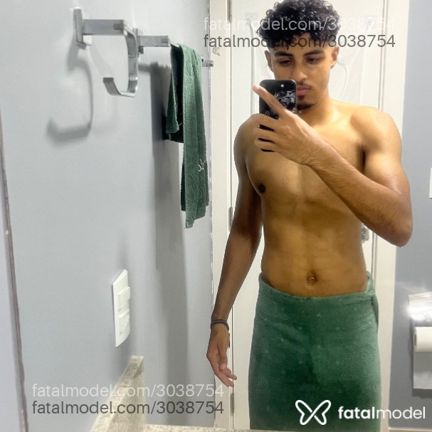 Acompanhante homem com cabelo castanho de olhos castanhos - Eduardo