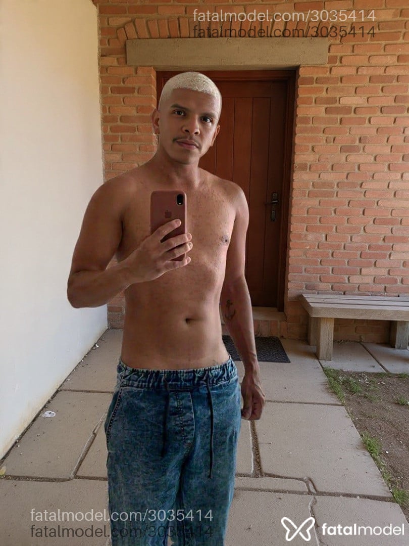 Acompanhante homem com cabelo castanho de olhos pretos em Belo Horizonte Acompanhante homem com cabelo castanho de olhos pretos em Belo Horizonte - Pedro Henrique