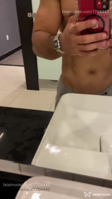 Acompanhante homem morena (o) de olhos pretos em Florianópolis - Walker