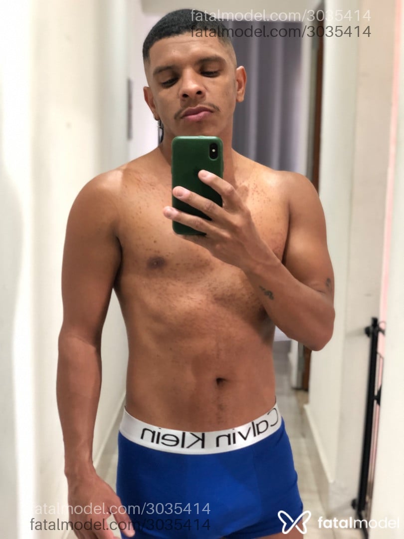 Acompanhante homem com cabelo castanho de olhos pretos em Belo Horizonte Acompanhante homem com cabelo castanho de olhos pretos em Belo Horizonte - Pedro Henrique