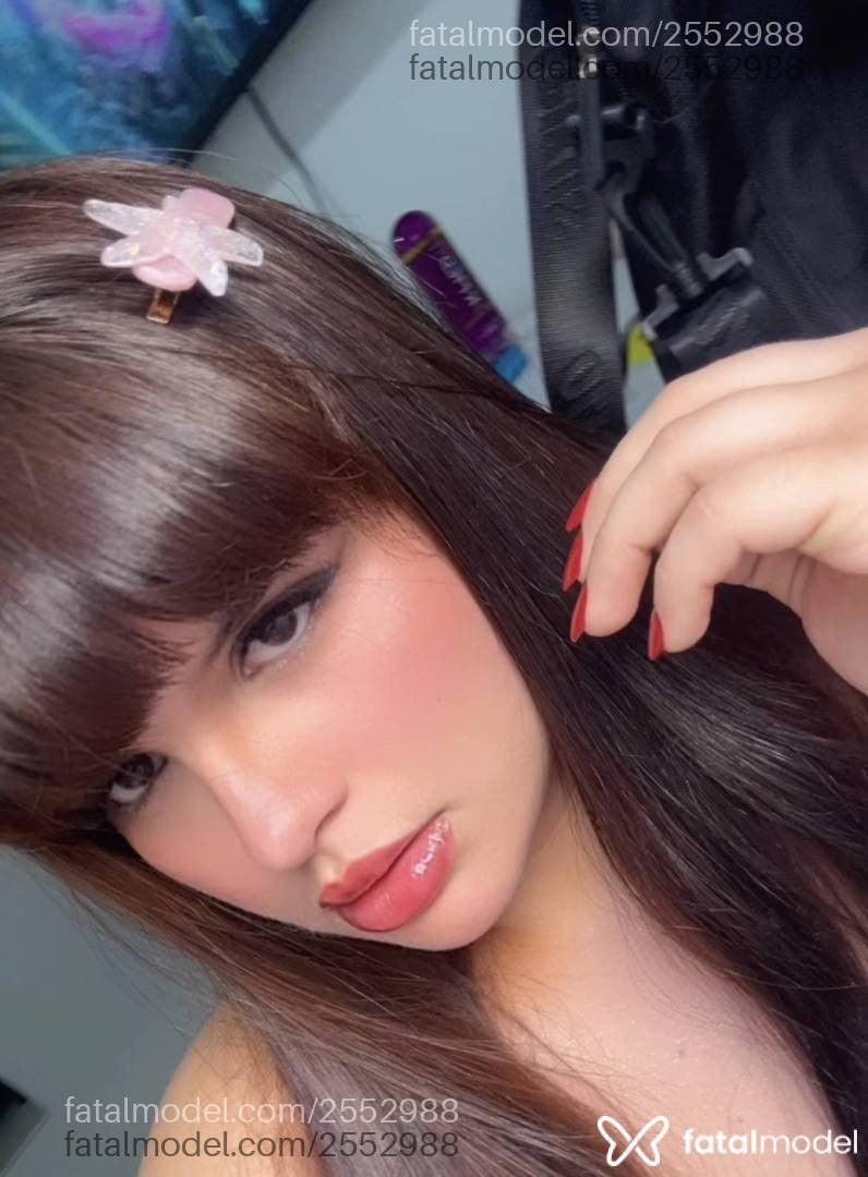 Acompanhante mulher ruiva (o) de olhos castanhos - Sophia Maserati