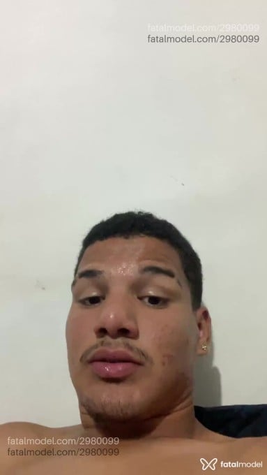 Acompanhante homem com cabelo castanho de olhos pretos em Vespasiano Acompanhante homem com cabelo castanho de olhos pretos em Vespasiano - Carvalho