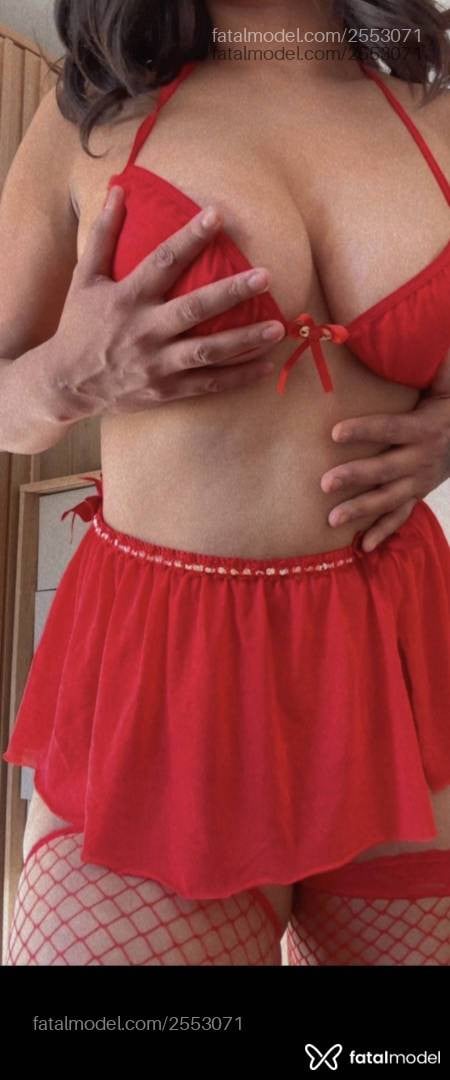Acompanhante mulher com cabelo castanho de olhos castanhos - Rafaella