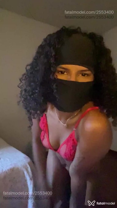 Acompanhante mulher morena (o) de olhos pretos - Ravena Acompanhante mulher morena (o) de olhos pretos - Ravena