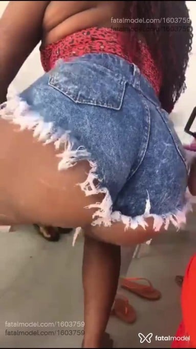 Acompanhante mulher com cabelo castanho de olhos castanhos em Campinas - Amanda Victoria