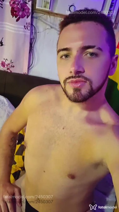 Acompanhante homem loira (o) de olhos verdes em Virtual - Dionísio