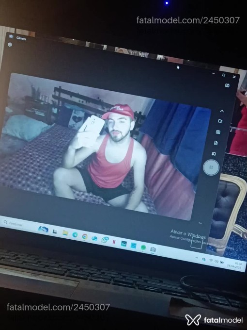 Acompanhante homem loira (o) de olhos verdes em Virtual - Dionísio