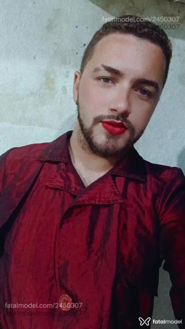 Acompanhante homem loira (o) de olhos verdes em Virtual - Dionísio