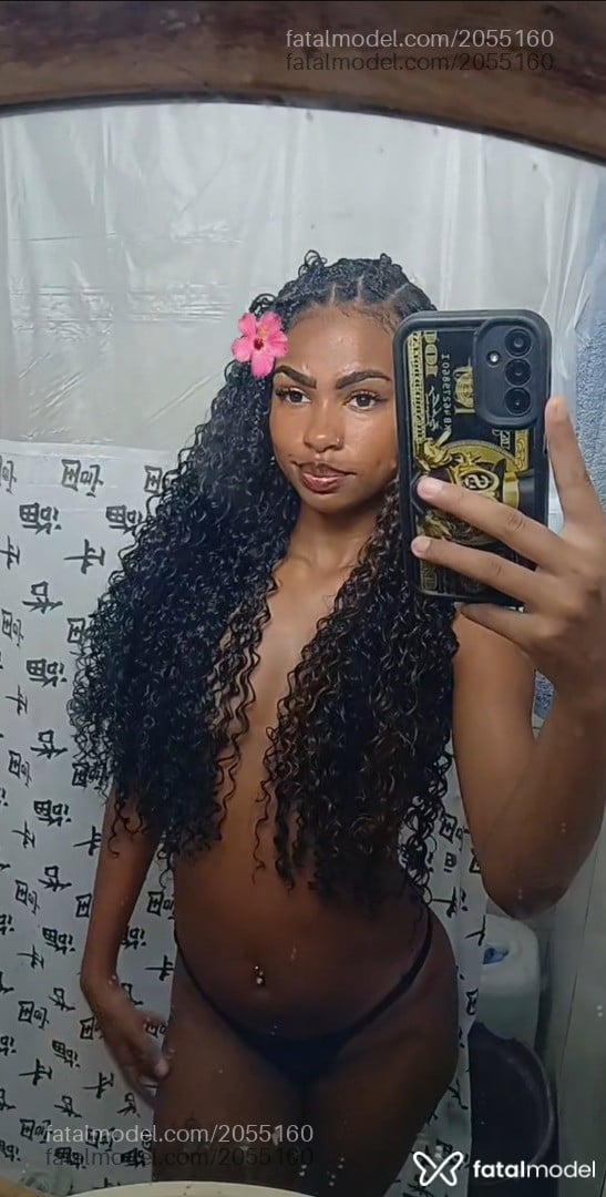 Acompanhante mulher com cabelo castanho de olhos castanhos em Virtual Acompanhante mulher com cabelo castanho de olhos castanhos em Virtual - Hottie