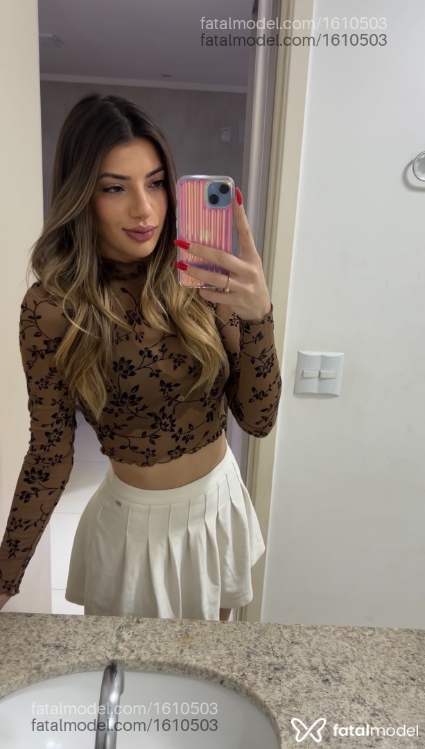 Acompanhante mulher com cabelo castanho de olhos castanhos - Aylla