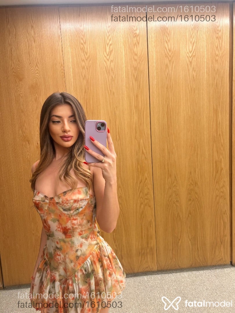 Acompanhante mulher com cabelo castanho de olhos castanhos - Aylla