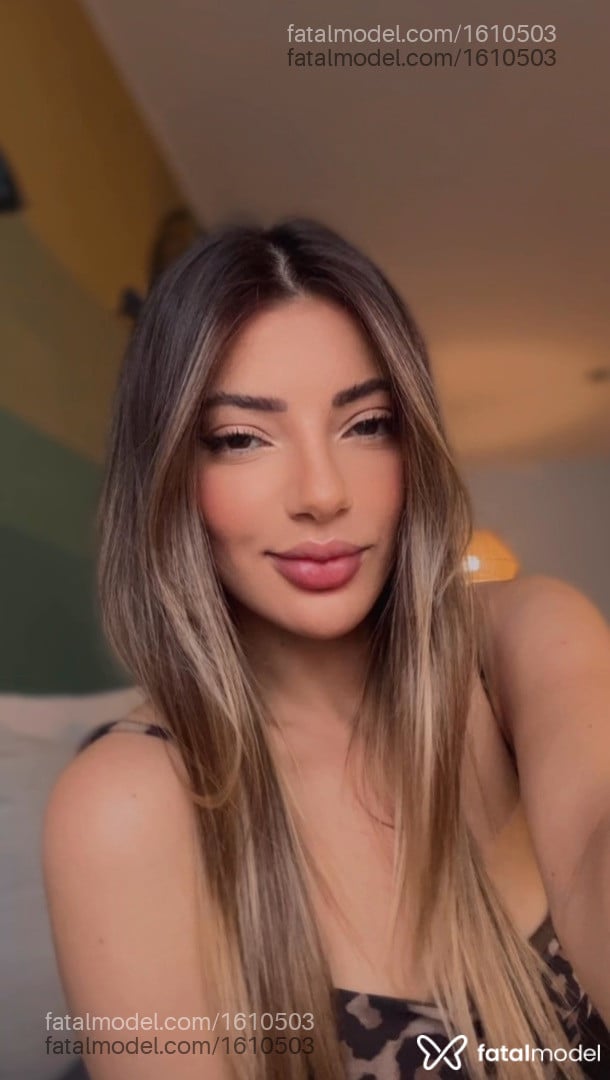 Acompanhante mulher com cabelo castanho de olhos castanhos - Aylla