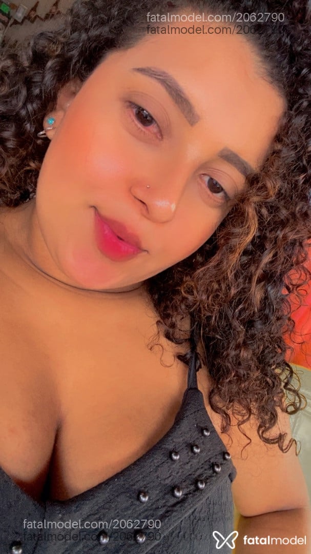 Acompanhante mulher morena (o) de olhos pretos - Anny