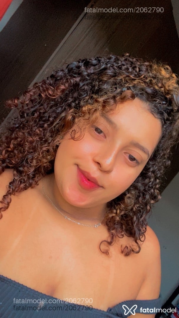 Acompanhante mulher morena (o) de olhos pretos - Anny