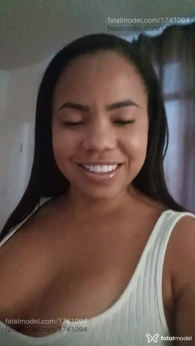 Acompanhante mulher com cabelo castanho de olhos pretos em Porto Alegre - Sara Maria