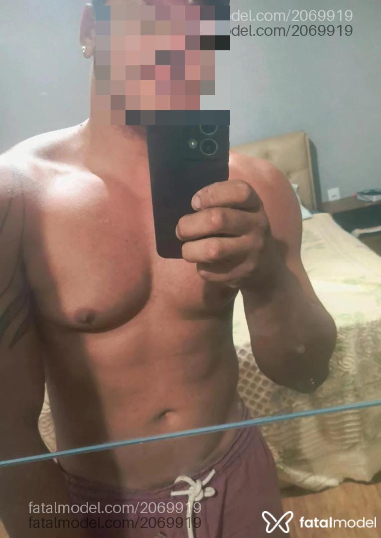 Acompanhante homem morena (o) de olhos pretos - Xandao Acompanhante homem morena (o) de olhos pretos - Xandao