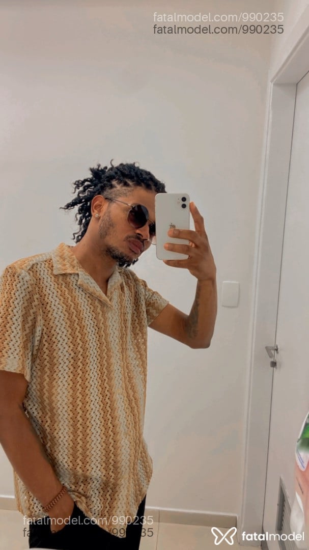 Acompanhante homem com cabelo castanho de olhos castanhos - Lorenzo Acompanhante homem com cabelo castanho de olhos castanhos - Lorenzo