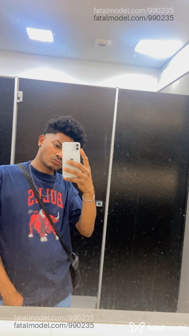 Acompanhante homem com cabelo castanho de olhos castanhos - Lorenzo Acompanhante homem com cabelo castanho de olhos castanhos - Lorenzo
