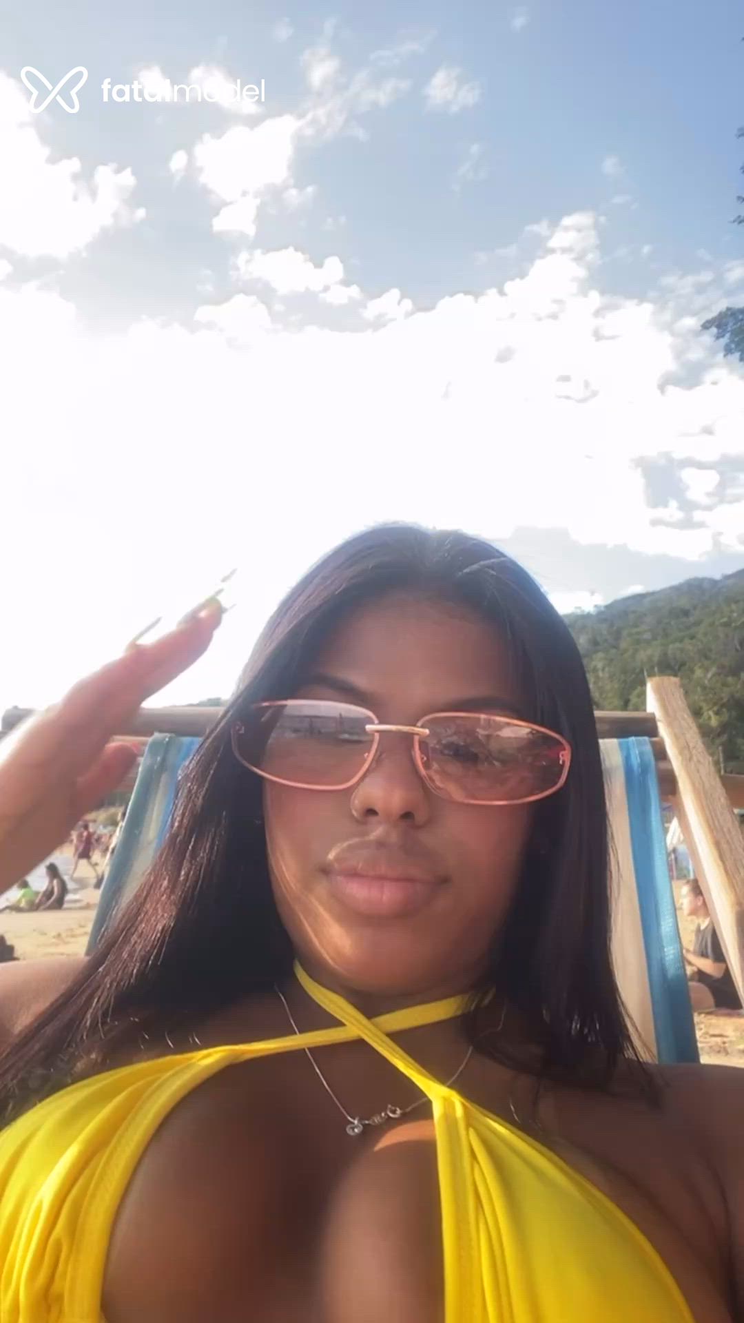 Acompanhante mulher com cabelo castanho de olhos pretos - Fernanda Oliveira