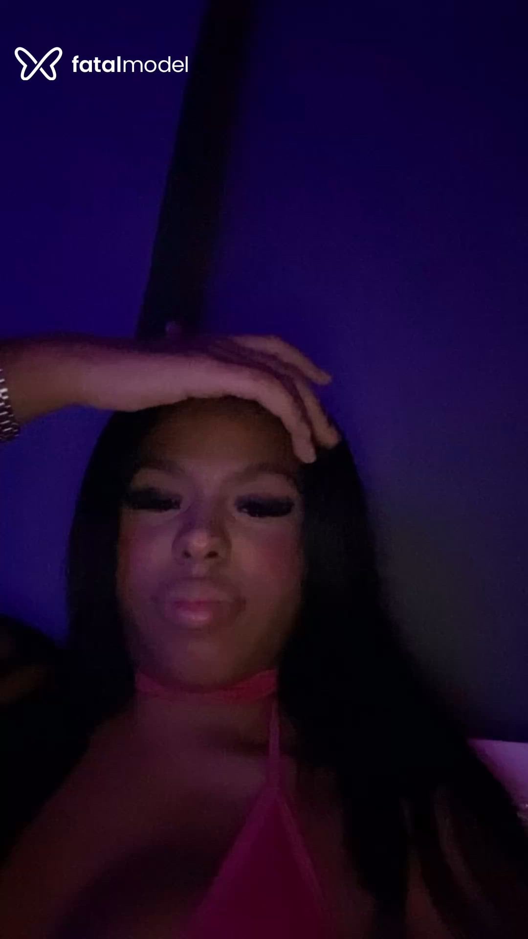Acompanhante mulher com cabelo castanho de olhos pretos - Fernanda Oliveira