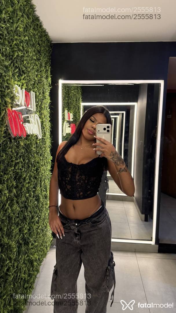 Acompanhante mulher com cabelo castanho de olhos pretos em Armação dos Búzios - Fernanda Oliveira