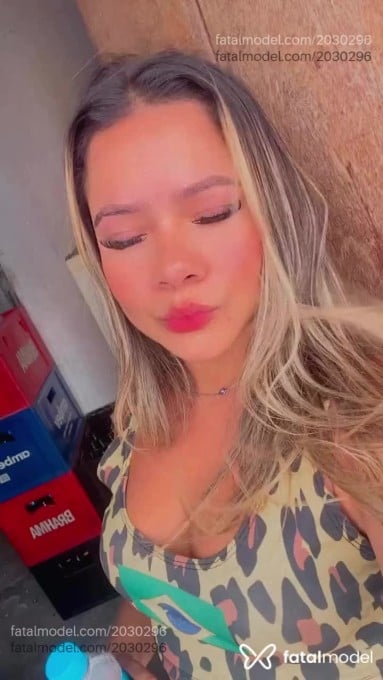 Acompanhante mulher loira (o) de olhos castanhos em Rio de Janeiro - Bella