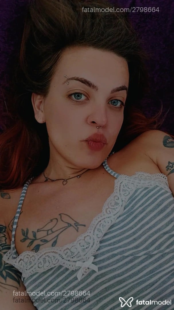 Acompanhante mulher trans com cabelo colorido de olhos azuis em Tianguá Acompanhante mulher trans com cabelo colorido de olhos azuis em Tianguá - Ginger