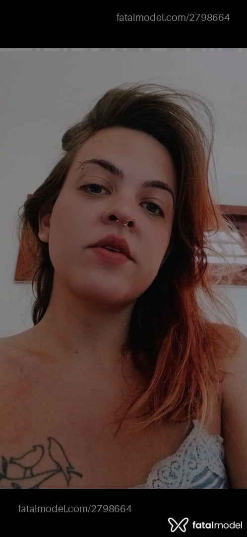 Acompanhante mulher trans com cabelo colorido de olhos azuis em Tianguá Acompanhante mulher trans com cabelo colorido de olhos azuis em Tianguá - Ginger