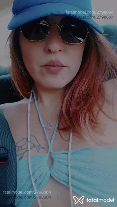 Acompanhante mulher trans com cabelo colorido de olhos azuis em Tianguá Acompanhante mulher trans com cabelo colorido de olhos azuis em Tianguá - Ginger