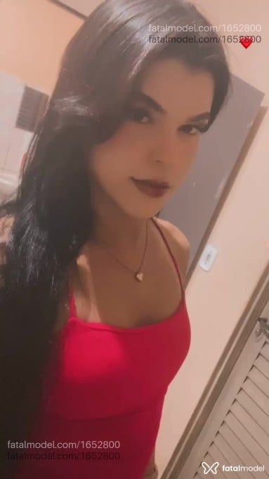Acompanhante mulher trans morena (o) de olhos pretos em Água Boa - Dhanyella