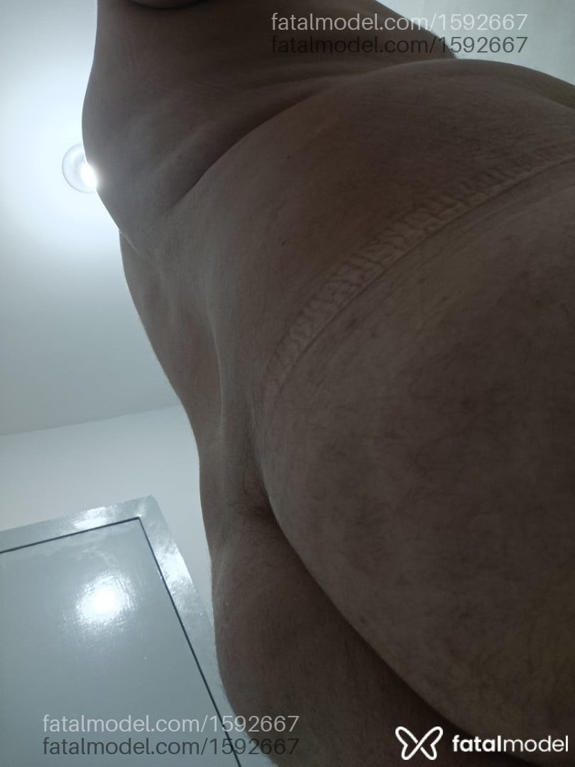 Acompanhante homem trans com cabelo castanho de olhos verdes em Itapema - Thiago