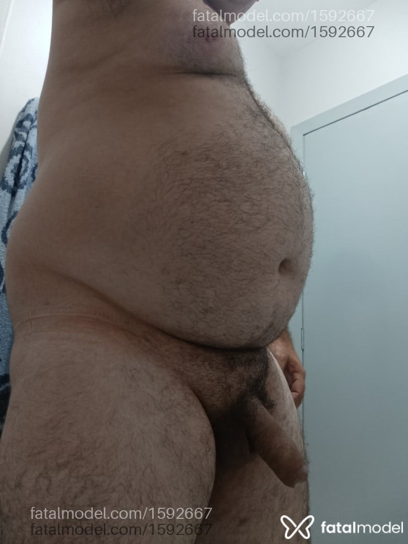 Acompanhante homem trans com cabelo castanho de olhos verdes em Itapema - Thiago