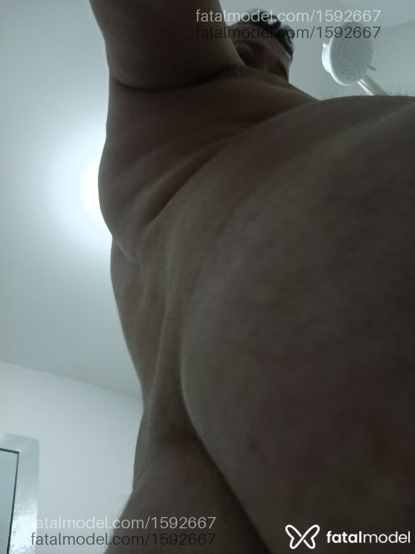 Acompanhante homem trans com cabelo castanho de olhos verdes em Itapema - Thiago