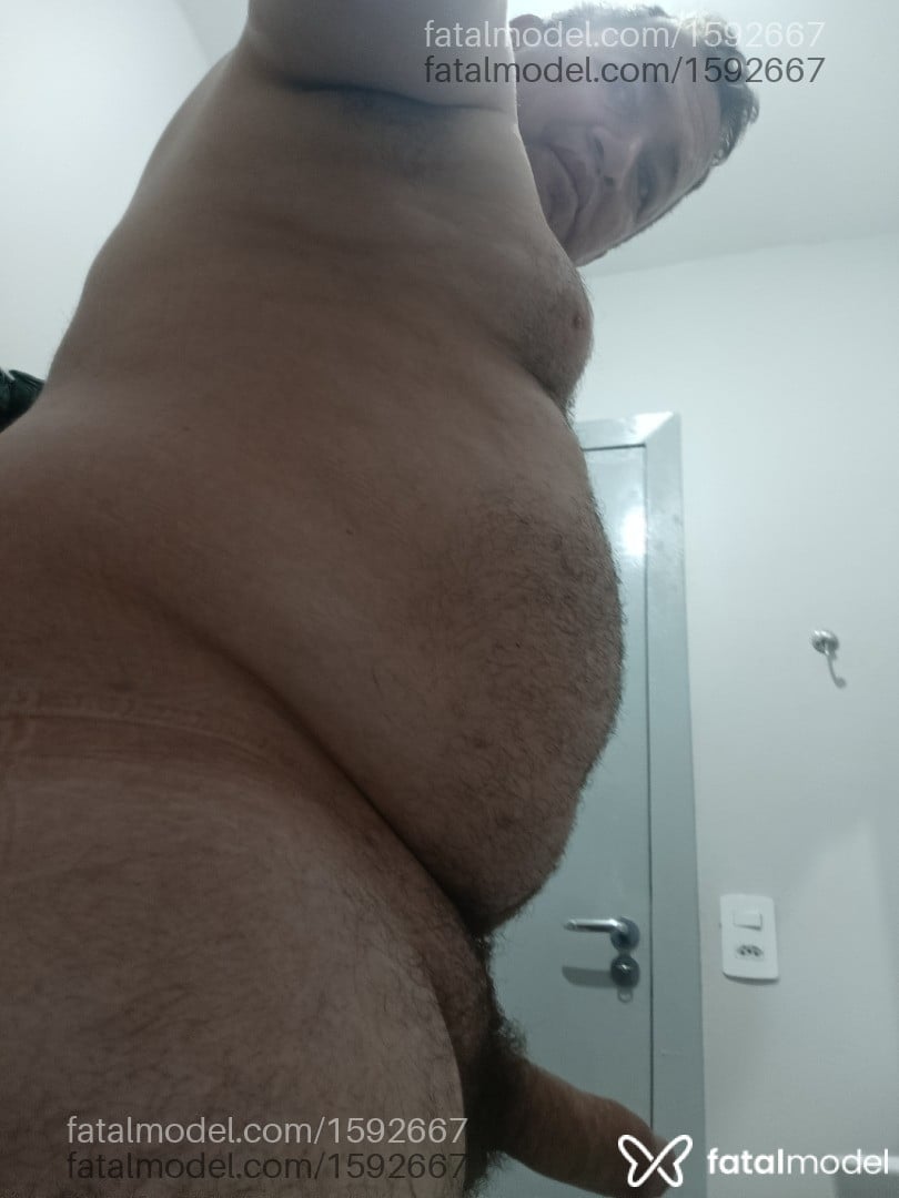 Acompanhante homem trans com cabelo castanho de olhos verdes em Itapema - Thiago