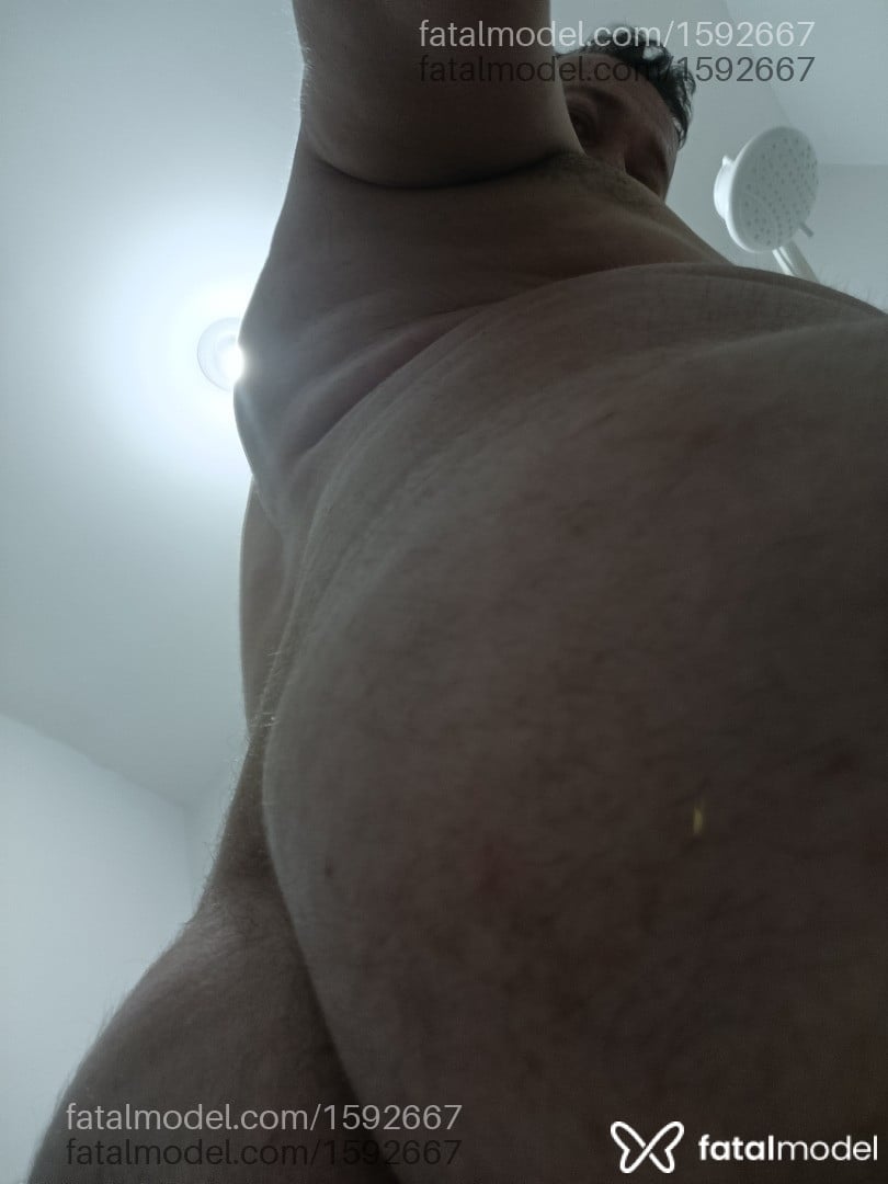 Acompanhante homem trans com cabelo castanho de olhos verdes em Itapema - Thiago