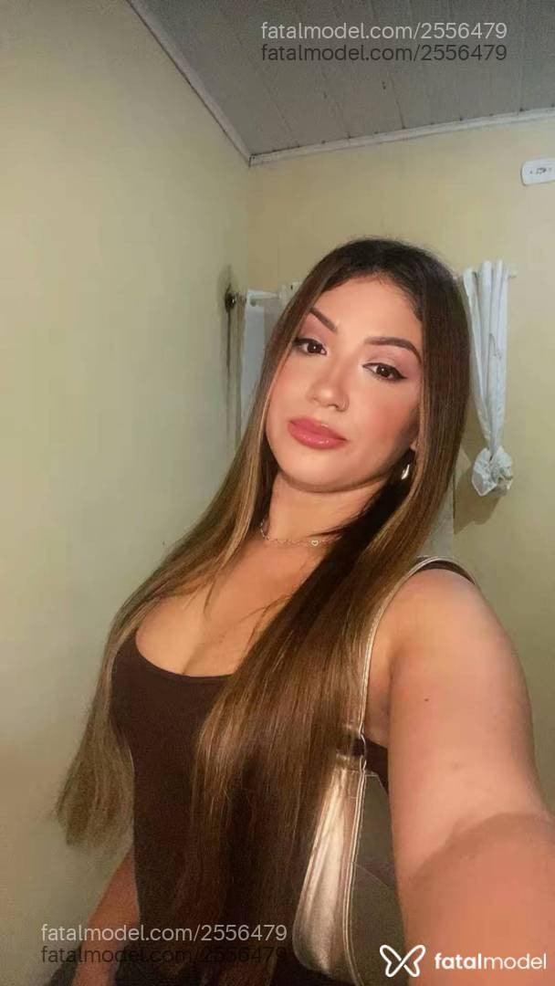 Acompanhante mulher loira (o) de olhos pretos - Dani Lins